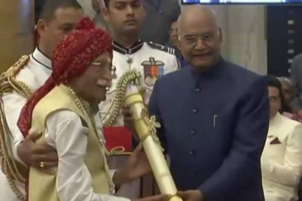 President confers Padma awards