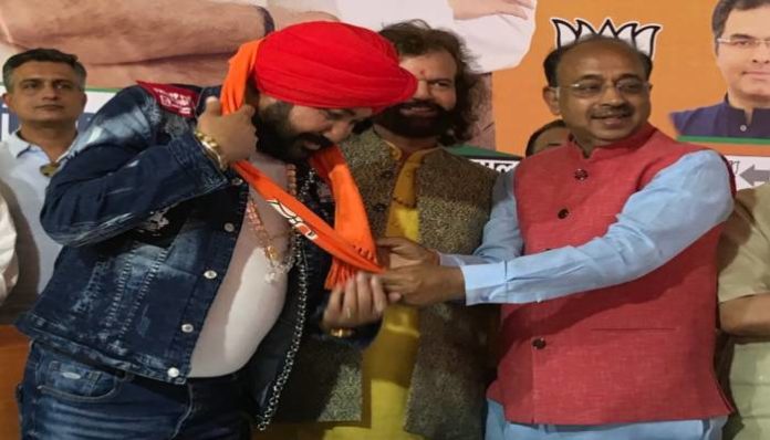 Daler Mehandi joins BJP Daler Mehandi joins BJP