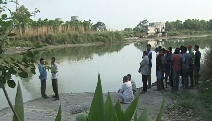 सेल्फी लेने पेड़ पर चढ़ा युवक फिसलकर नहर में गिरा