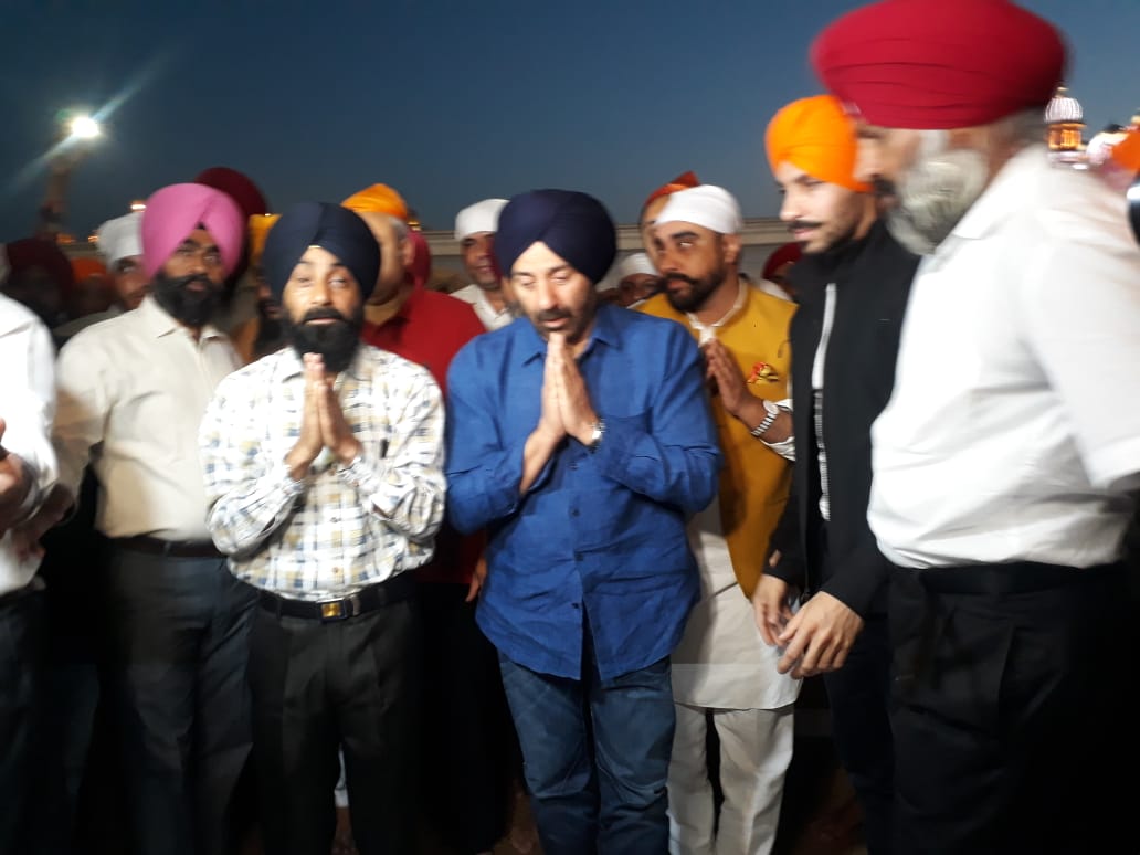 Sunny Deol pays obeisance at Sri Darbar Sahib and Durgiana Mandir ahead of filing nomination papers