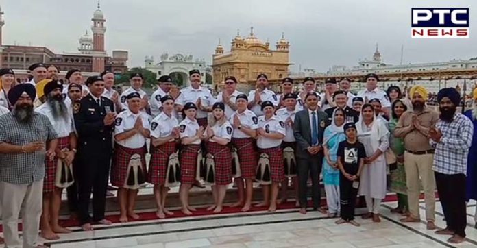 ਕੈਨੇਡਾ ਤੋਂ 50 ਪੁਲਿਸ ਅਫ਼ਸਰਾਂ ਦੇ ਵਫ਼ਦ ਨੇ ਸ੍ਰੀ ਹਰਿਮੰਦਰ ਸਾਹਿਬ ਵਿਖੇ ਟੇਕਿਆ ਮੱਥਾ ਤੇ ਜਲਿਆਂਵਾਲਾ ਬਾਗ ਦੇ ਸ਼ਹੀਦਾਂ ਨੂੰ ਦਿੱਤੀ ਸ਼ਰਧਾਂਜਲੀ Canada 50 police officers delegation at Sri Harmandir Sahib