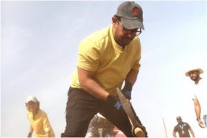 Aamir Khan and Kiran Rao Shovel Grounds Labour Day