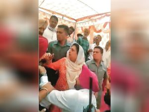 Rajinder Kaur Bhattal Sangrur election rally During Young Slapped