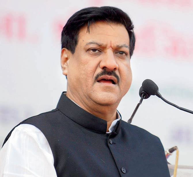 Maharashtra: Opposition MLAs demand complete farm loan waiver