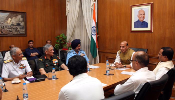 दुनिया के सबसे ऊंचे और खतरनाक युद्ध क्षेत्र के दौरे पर रक्षा मंत्री राजनाथ सिंह