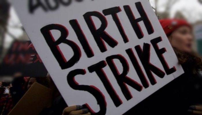 Birth Strike : यहां की महिलाएं पैदा नहीं करेंगी बच्चे, यह है वजह
