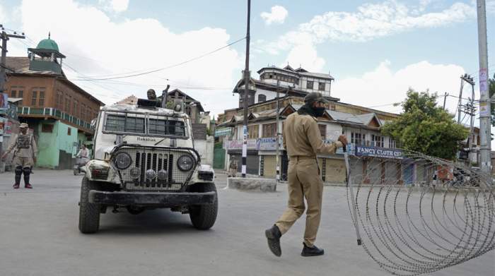 8 civilian injured as militants hurl grenade a police station in Pulwama