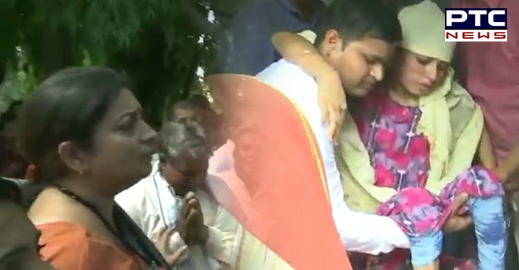 BJP MP Smriti Irani from Amethi takes a woman to the hospital, watch video