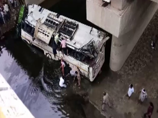 29 dead as bus falls into drain on Yamuna Expressway near Agra