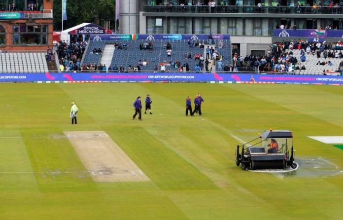 ICC World Cup 2019: India vs NZ semifinal Match to resume on Reserve Day as rain plays spoilsport ICC World Cup 2019: India vs NZ semifinal Match to resume on Reserve Day as rain plays spoilsport