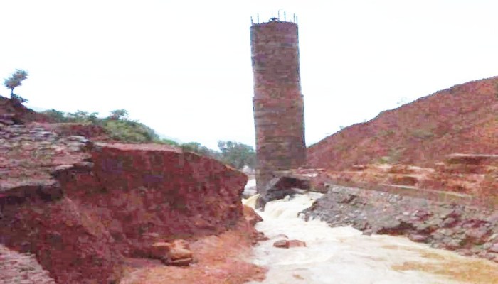 महाराष्ट्र: रत्नागिरी में डैम टूटा, घर बहने से कई लोगों की मौत, बाढ़ जैसे हालात