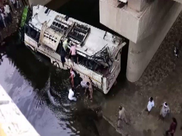 Uttar Pradesh: 29 People Died as bus falls into a drain at Yamuna Expressway in Agra