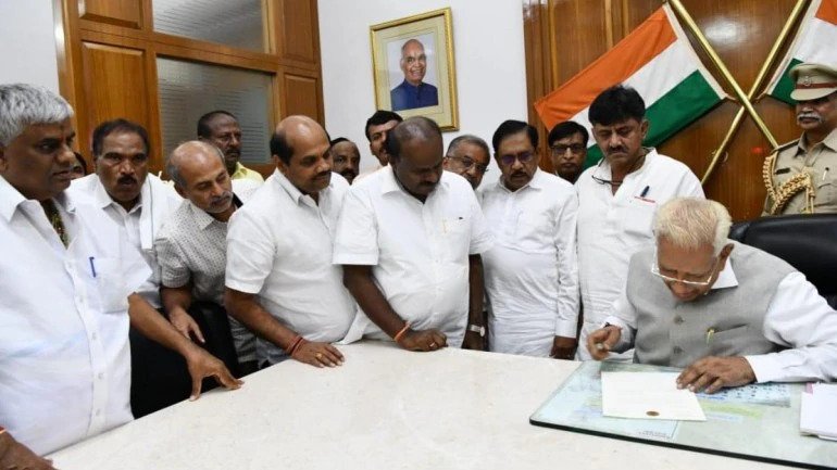 Karnataka: Kumaraswamy loses trust vote,submits resignation to the governor