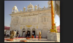 takht-sachkhand-shri-hazur-sahib-nanded-main-building-gurbani-characters-in-gold