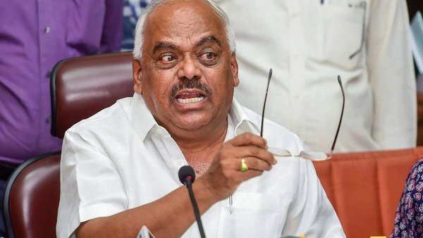 Day before trust vote, Karnataka Speaker disqualifies 14 rebel MLAs