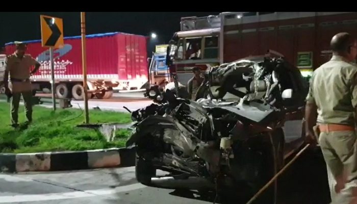 केजीपी पर दर्दनाक हादसा, कार पर ट्रक पलटने से 3 युवकों की मौत