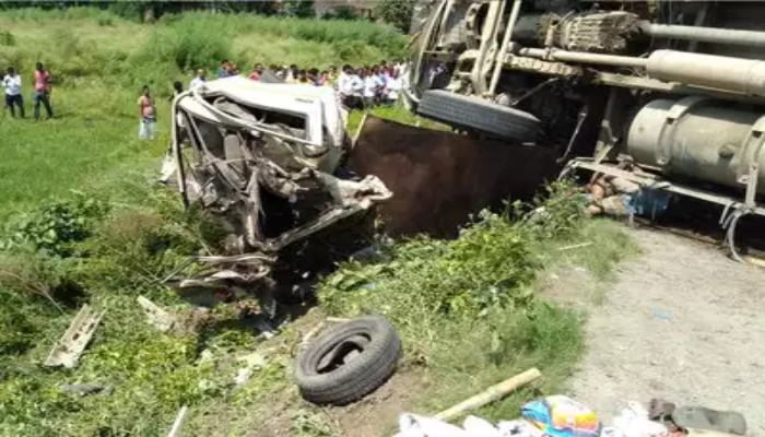 यूपी में दर्दनाक सड़क हादसा, 16 की मौत, 6 लोग घायल