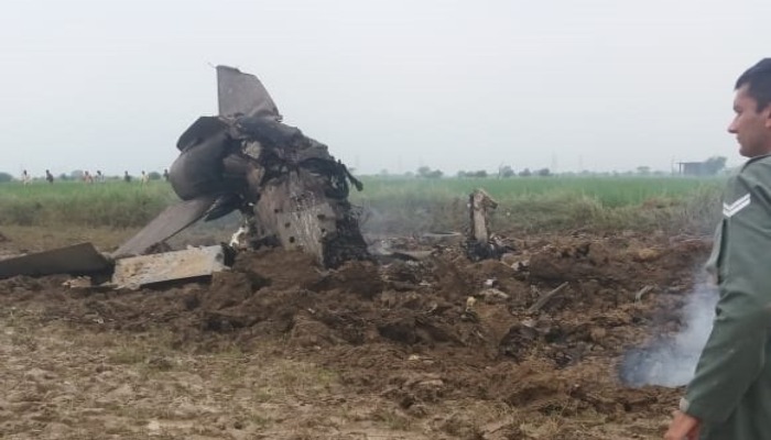 ग्वालियर में ट्रेनर मिग-21 क्रैश, ग्रुप कैप्टन समेत स्क्वाड्रन लीडर सुरक्षित