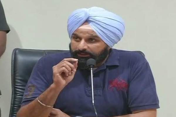 Bikram Majithia says Rs One cheque received by Gursewak Singh is real truth of Cong crop loan scheme