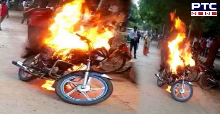 New Traffic Rules: Fined, Delhi man sets bike on fire