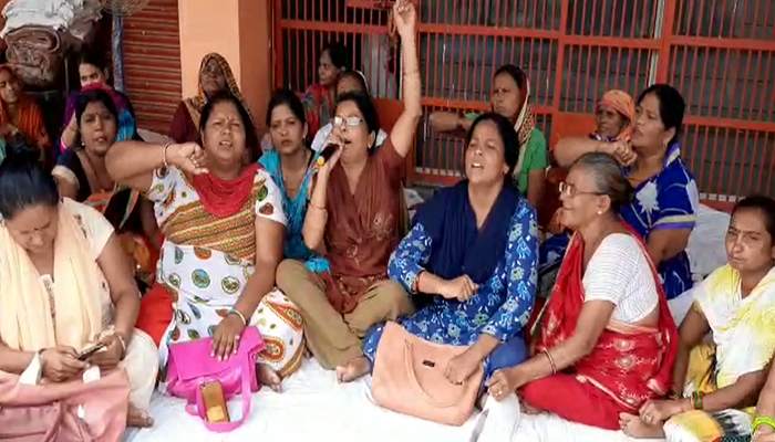 विपुल गोयल की टिकट के लिए 24 घंटे से भूख हड़ताल पर बैठीं महिलाएं