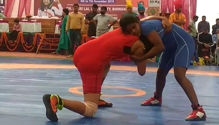 भिवानी में शुरू हुई 16वीं अखिल भारतीय अंतर विश्वविद्यालय महिला कुश्ती चैम्पियनशिप