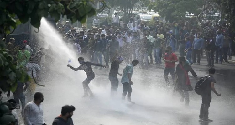 JNU protest: Delhi Police resorts to water cannon to disperse protesting students