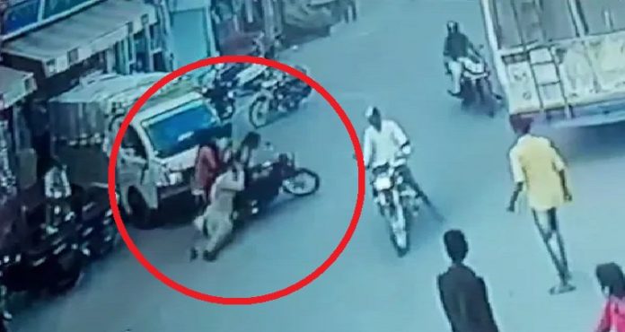 Rajasthan: Biker breaks traffic rule, drags woman constable when stopped