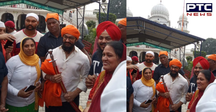 ਬਾਲੀਵੁੱਡ ਐਕਟਰ ਆਮਿਰ ਖ਼ਾਨ ਨੇ ਫ਼ਿਲਮ ਦੀ ਸ਼ੂਟਿੰਗ ਤੋਂ ਪਹਿਲਾਂ ਰੋਪੜ ਦੇਗੁਰਦੁਆਰਾ ਸ੍ਰੀ ਭੱਠਾ ਸਾਹਿਬ ਵਿਖੇ ਟੇਕਿਆ ਮੱਥਾ Bollywood Actor Aamir Khan At Gurdwara Bhatta Sahib Ropar