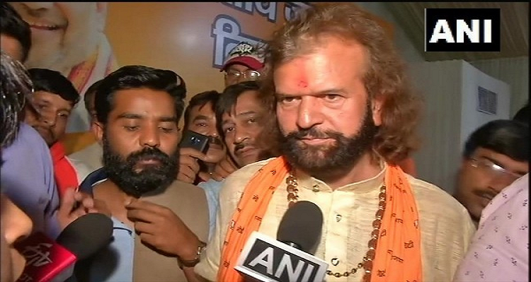 Firing outside office of BJP MP Hans Raj Hans office in Delhi