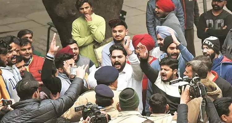CAA Protests: Scuffle between ABVP, NSUI students at Panjab University, five detained