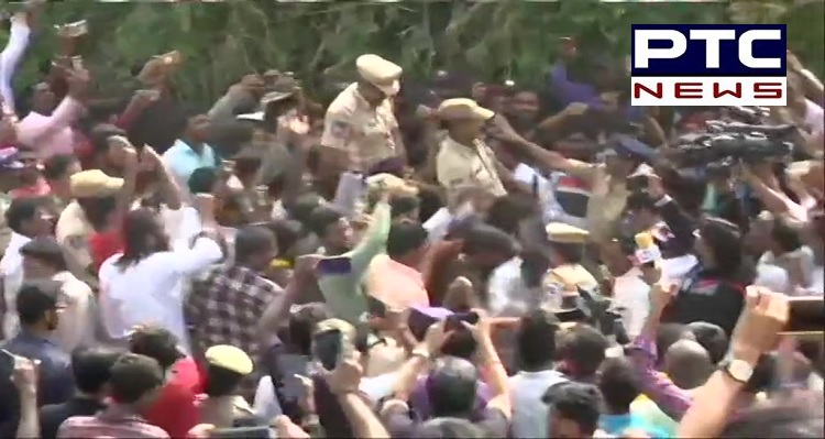 Hyderabad Horror: People celebrate and cheer for police at the encounter site