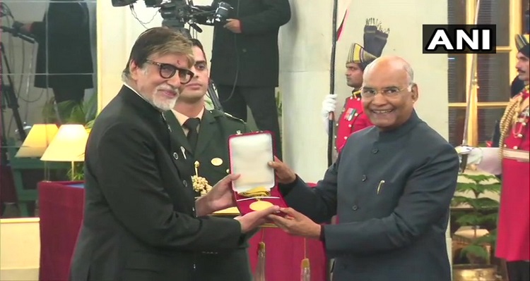 Amitabh Bachchan receives Dadasaheb Phalke Award from President Ram Nath Kovind