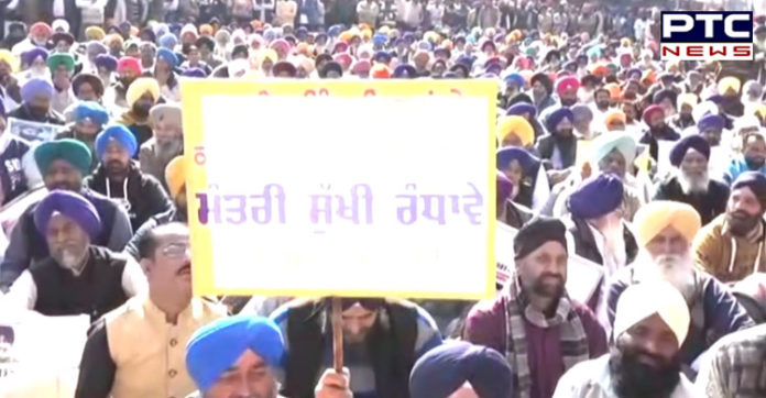 ਦਲਬੀਰ ਢਿਲਵਾਂ ਕਤਲ ਮਾਮਲਾ : ਸ਼੍ਰੋਮਣੀ ਅਕਾਲੀ ਦਲ ਨੇ ਬਟਾਲਾ 'ਚ ਐੱਸ.ਐੱਸ.ਪੀ. ਦਫ਼ਤਰ ਅੱਗੇ ਲਾਇਆ ਧਰਨਾ Dalbir Dhilwan murder case : SAD Batala SSP office Protest