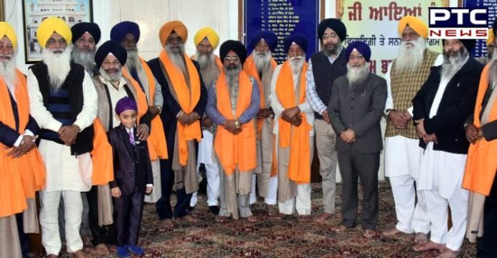 SGPC ਦੇ ਸੇਵਾ-ਮੁਕਤ ਅਧਿਕਾਰੀ ਤੇ ਕਰਮਚਾਰੀ 31-31 ਹਜ਼ਾਰ ਰੁਪਏ ਨਾਲ ਸਨਮਾਨਿਤ SGPC Retired Officers and Employees Honored Rs 31-31 thousand