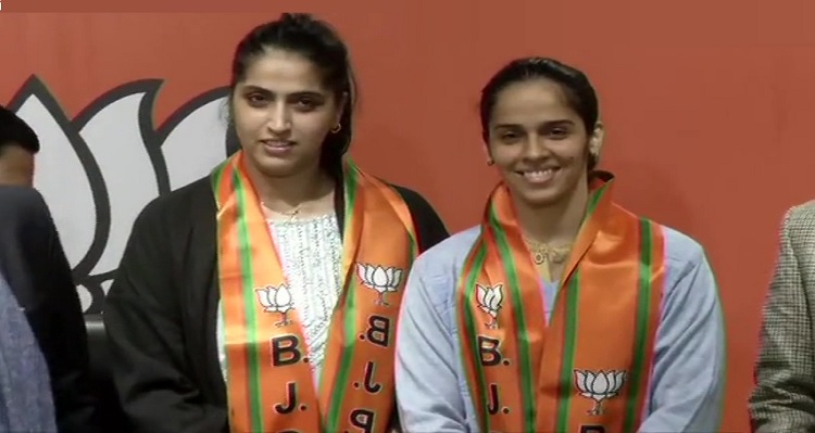 Saina Nehwal and sister Chandranshu join BJP