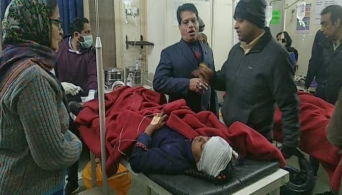 Punjab Police personnel riding an Innova car hit the Auto Punjab Police personnel riding an Innova car hit the Auto