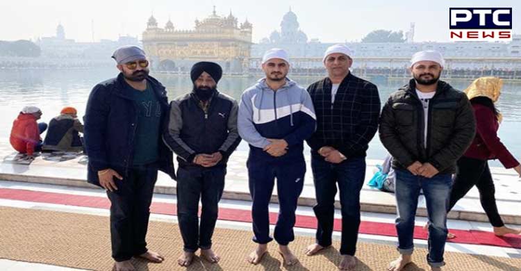 Amritsar: Punjabi singer Kulwinder Billa pays obeisance at Golden Temple
