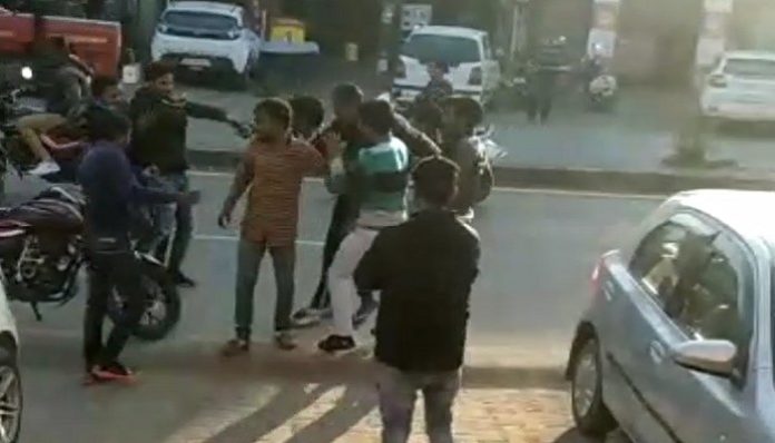 Fight in Two Groups in Fatehabad of Haryana hn Fight in Two Groups in Fatehabad of Haryana hn