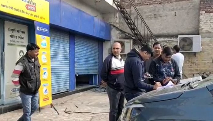 ATM Security guard held hostage, 17 lakh looted hn ATM Security guard held hostage, 17 lakh looted hn