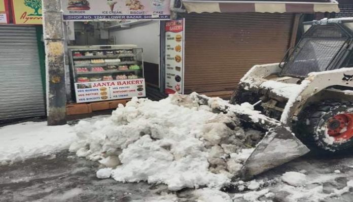 Over 200 roads including 4 NH closed due to Snowfall in Himachal Over 200 roads including 4 NH closed due to Snowfall in Himachal