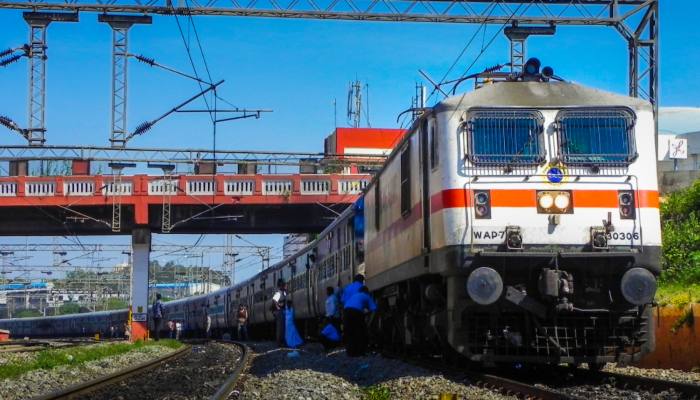 रेलवे ने हासिल किया सुरक्षा रिकॉर्ड, पिछले 11 महीने में किसी यात्री की मौत नहीं