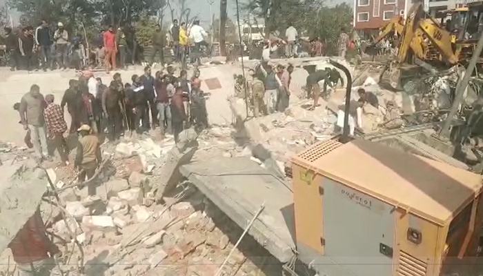 VIDEO: खरड़ में इमारत जमींदोज, मलबे में दबे कई मजदूर, रेस्क्यू को पहुंची NDRF