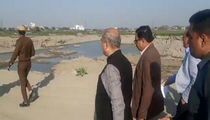 Mining Minister Moolchand Sharma raids in Faridabad Mining Minister Moolchand Sharma raids in Faridabad