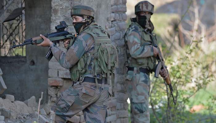 जम्मू कश्मीर: सेना ने मार गिराए चार आतंकी