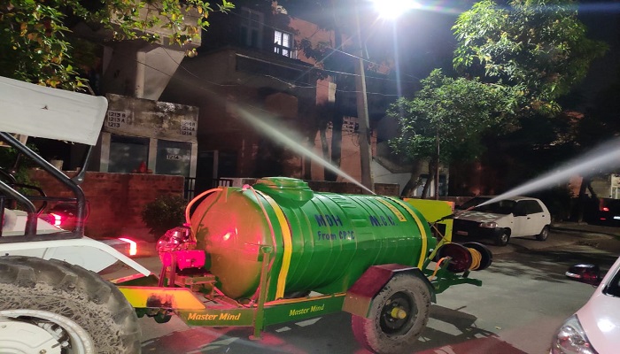चंडीगढ़: जरूरी वस्तुओं की घर द्वार पर हो रही डिलीवरी, सैनिटाइजेशन का काम भी जारी (PICS)