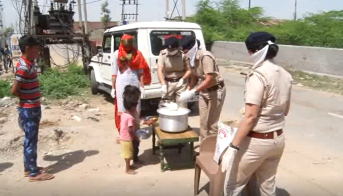 Woman Police Making Food at Police Station to serve Needy Woman Police Making Food at Police Station to serve Needy