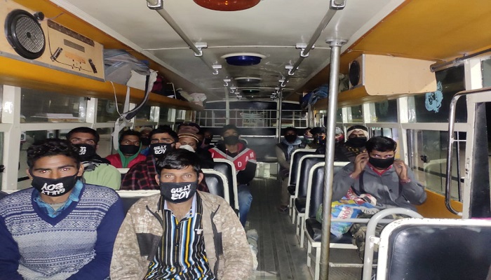 शिमला से हर दिन कश्मीरी मज़दूरों का पलायन जारी, अब तक 60 हज़ार मज़दूर जा चुके हैं वापस