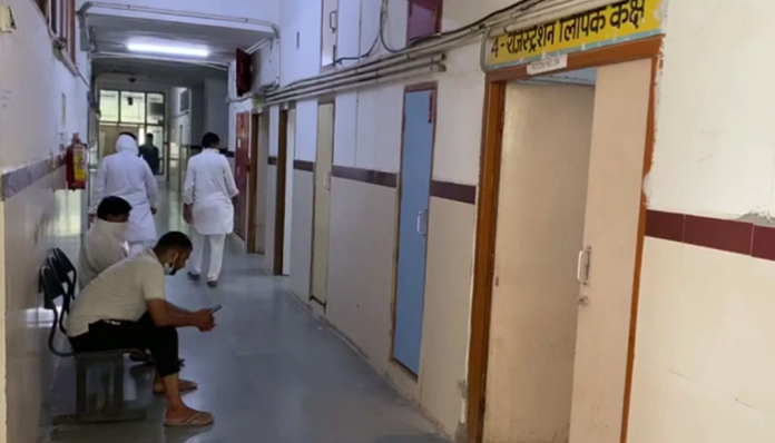 CM Flying's raid in Tehsil office (1) CM Flying's raid in Tehsil office | Land Registry in Haryana