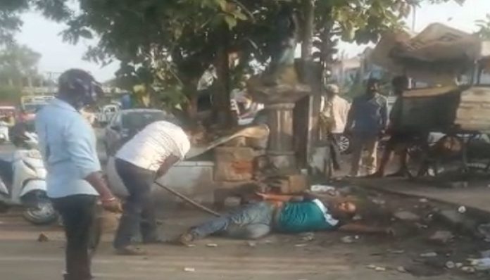 Man Beaten Brutally in Faridabad Haryana Crime News (2) Man Beaten Brutally in Faridabad | Haryana Crime News